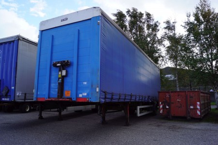Curtain Trailer. Condition: Good. Brand: Kelberg. With rear lift. Reg. no .: BK 19 71. Length approx. 12 m. Width approx. 3m.