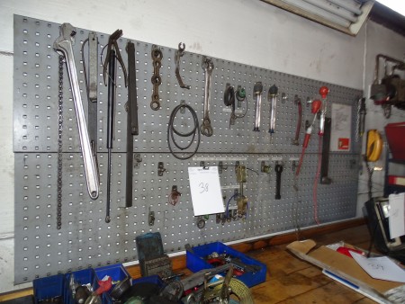Toolboard with content 200x90 cm