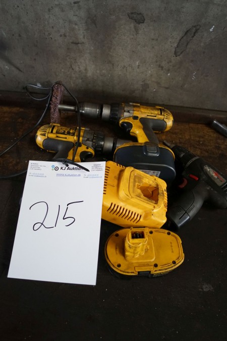 2 pcs. DEWALT AKKU drill machines with 3 batteries and chargers