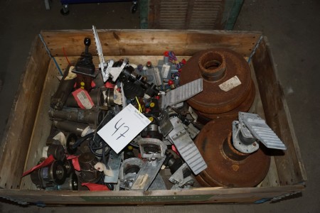 Pallet with brake pads and various hydraulic pads and pressure valves