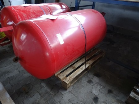 Pressure tank 800 liters. Max 6 bar