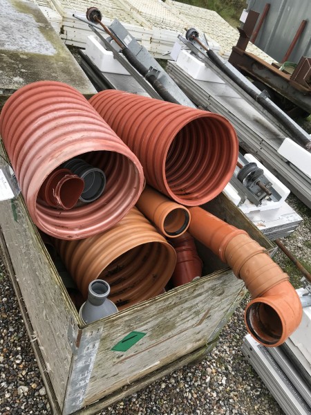 Palle with various sewer fittings
