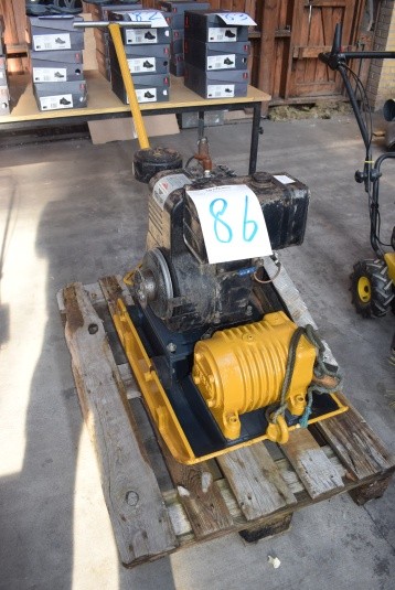 Plate vibrator, Mrk. Weber, 180 kg, 10 HP, Briggs & Stratton engine, stand OK