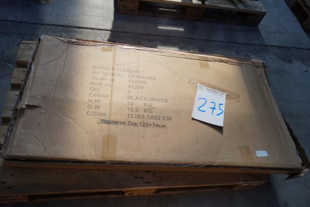 Foldbart bord. 122x74 cm.