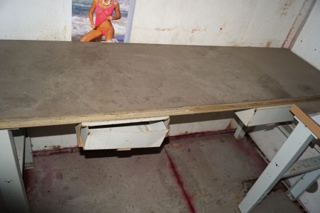 Værkstedsborde med skuffer, 1. H,91 cm L: 200 cm D: 60 cm - 2. H: 91 cm L: 160 cm D: 60 cm