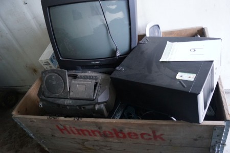 Palle with used computer, television, phones and more. Not tested.