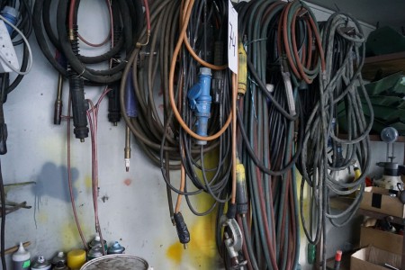 A lot of welds, cables, paint, welding gloves and more.