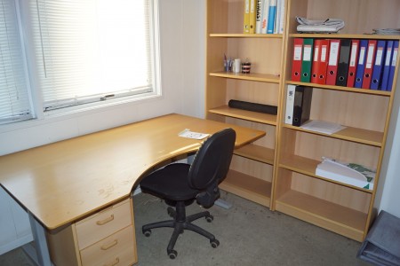Desk L: 180 cm D: 110 cm H: 75 cm with drawer cabinet, 2 shelves H: 187 cm D: 35 cm B: 78 cm.