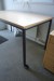 Tische, 2 Stück L: 140 cm T: 70 cm H: 72 cm mit 2 Schubladen und 1 Bürostuhl.