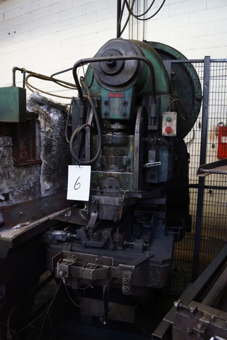 Press PMB, Poul Møllers Machine factory type: EPT-90, 1961, 90 tonnes without tools, weight 5250 kg. H: 265 B: 103 D: 213 cm.