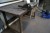 Werkstatttisch mit Schraubendreher L: 150 H: 89 T: 82 cm.