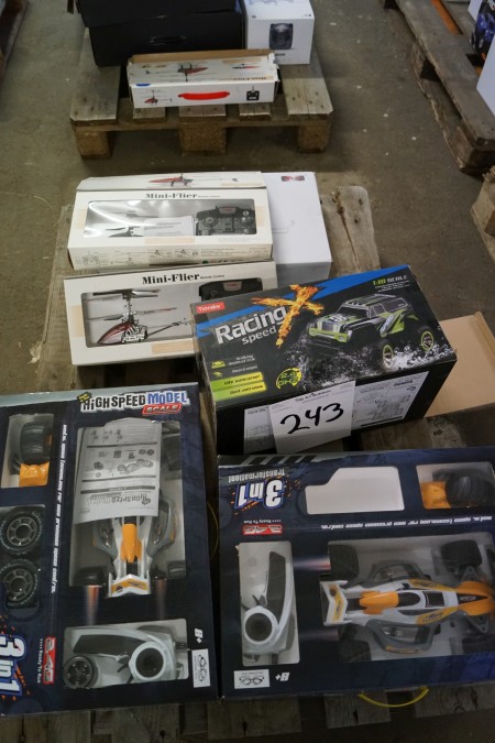 Drones - remote-controlled cars and more, from bankruptcy boxes, boxes have been opened, not tested, parts may be missing.