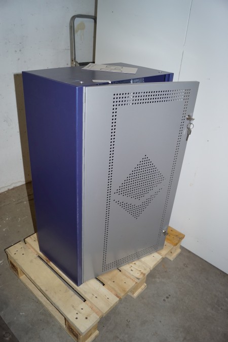 Tool cabinet H 89 cm B 53 cm D 30 cm. With lock and key.
