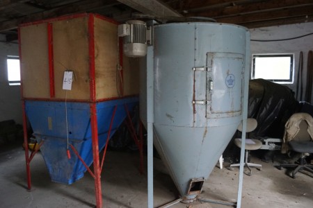 Fork mixer and silo for animal feed. Forced Mixer. H: 220 cm. D: 120 cm. silo H: 230 cm. B: 125 cm. D: 120 cm. NOTE ANOTHER ADDRESS.