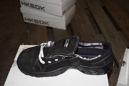 HKS safety shoes 2 pairs. Size 45