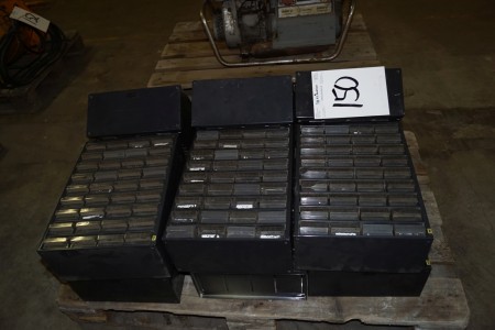 9 stk. sortiment kasser H: 42 B: 30 D: 15 cm.