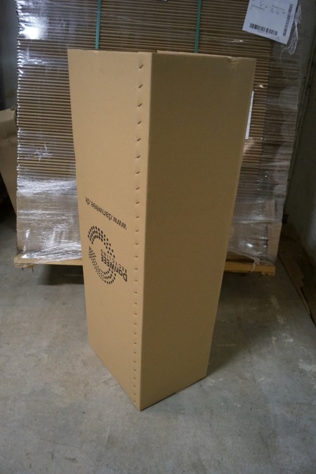 Pallet with cardboard boxes H: 110 B: 40 x 30 cm.