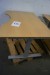 Hæve / sænkebord L: 140 D: 90 cm.