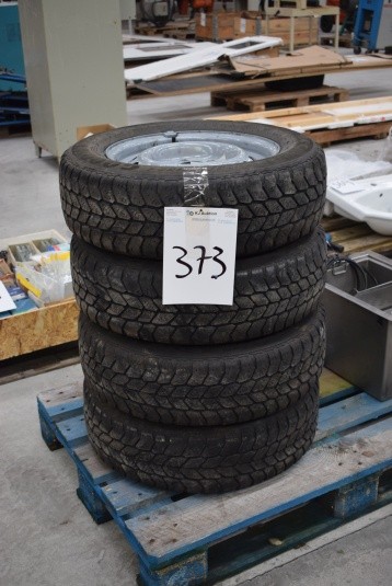4 Stück GoodYear-Reifen mit Felgen. 195 / 70R15C. Länge zwischen den Naben: 50 mm