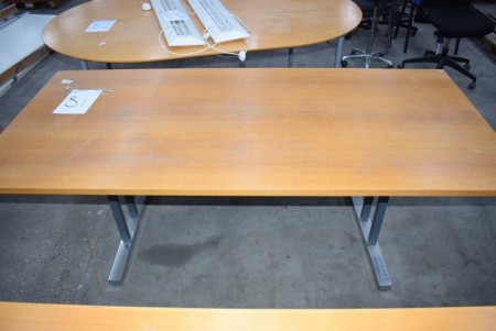 Desk. 195x90x72 cm.