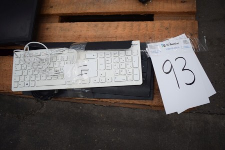 3 stk. kablet tastatur + 1 stk. musemåtte