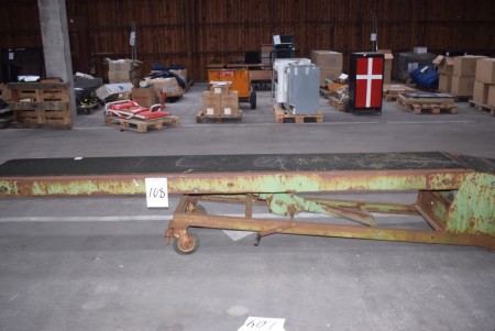 Conveyor belt - 2 joints. Total length 456 cm. Hand width 49 cm. 380 volts.