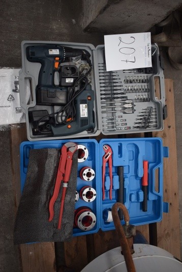 Screwdriver with bitz and drill. Akku + impact drill 230 volt + stirring set