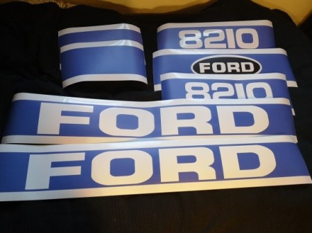 Eine Reihe von kompletten Abziehbildern für den Ford 8210