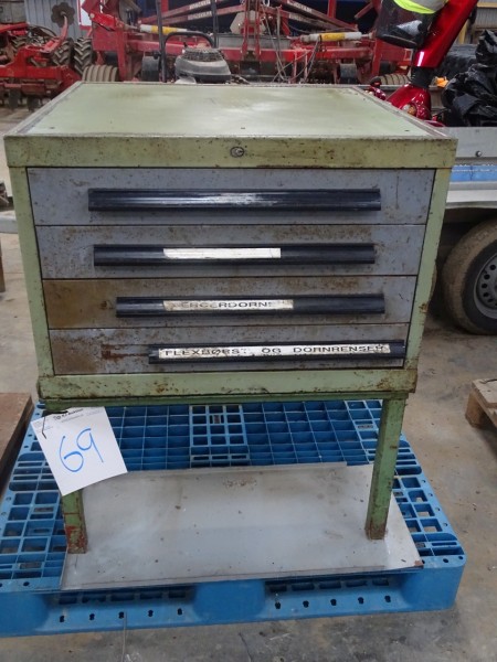 Toolbox with various female horns, rivals (brand: NAGEL.) 75x75x98 cm.