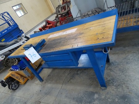 File bench with screwdriver and pull-out drawers. 76x92x200 cm. OREGON.