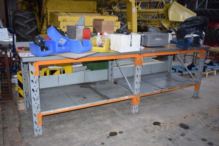 File bench with large screwdriver. 301x78x94.5 cm.