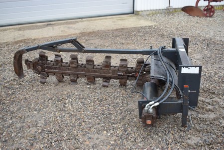 Chain excavator.