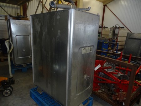 Nauduplo 1000 liter double-walled oil tank. Previously contained engine oil. 110x200 cm. ca.