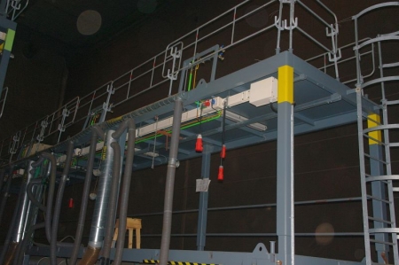 Svejseplatform, 16 x 2,5 x 5 m (2x8 m sektioner); med luft, el, ilt- og gas og (2) trapper