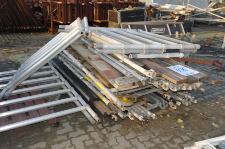 (2) pallets with moveable tower scaffolding. Length = 2.4 m x width = 1.33 m. Instant Span. Max. loading: 2KN/m2