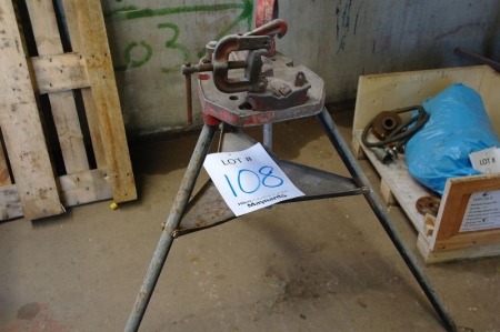 Rothernberger collapsible stand with pipe vice