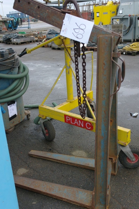 Lifting yoke for crane