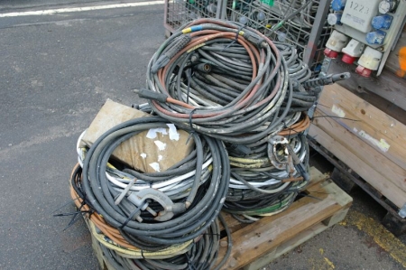 Pallet with welding hoses