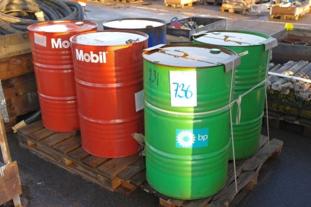 (2) 200 l drum with marine engine system oil SAE 30/BN 5 + (1) 200 l drum with Mobilgard 300 Marine System Oil SAE 30 (sealed) + (2) drums, broached