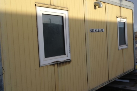 Crew container, 20 feet. Door and window in the end wall. Isolated, light and heat