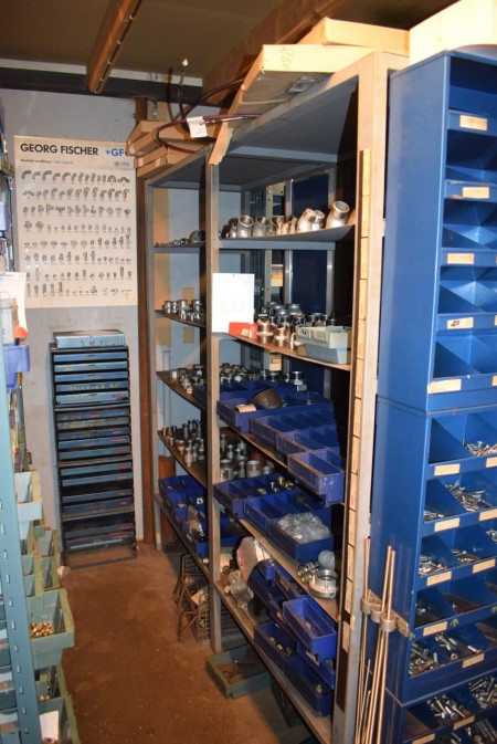 2 rack racks containing various couplings with more for hydraulics. 200x204 cm