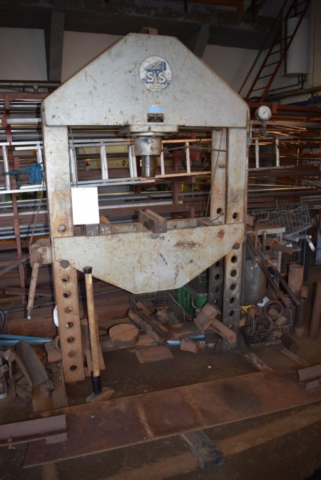 Stenhøj Værkstedspresse 60 tons presse med værktøjer.