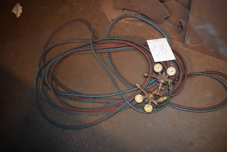 Oily and gas hose with 2 manometers.
