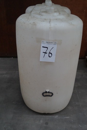 Plastictank. 150x130x70 cm.