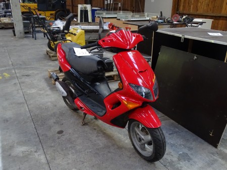 Peugeot scooter. Condition: Unknown