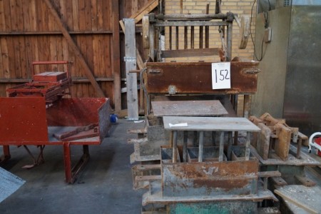 Concrete machine with molds