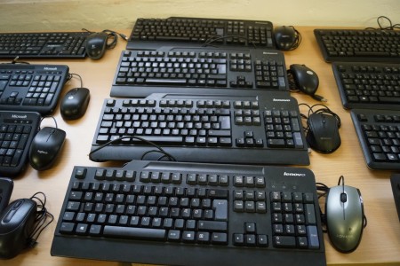 4 keyboard + 4 mouse