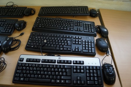 4 keyboard + 4 mouse