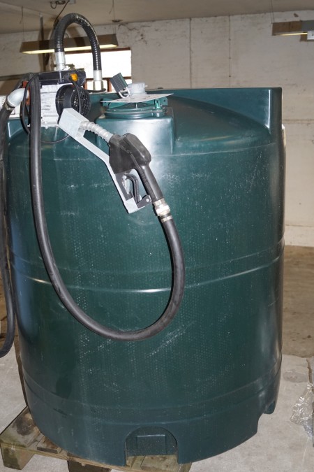 Oil tank with pump, 1300 L. year 2007