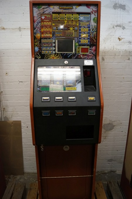 Spilleautomat mærke: MILLENNEUM ikke afprøvet  H:168 D:43 B:45 cm